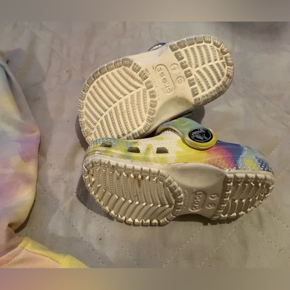 Baby Girl Tie-dye Bundle Includes
Hoodie NWOT size 80…. 12 months 
Crocs size 4C - Picture 10 of 10
